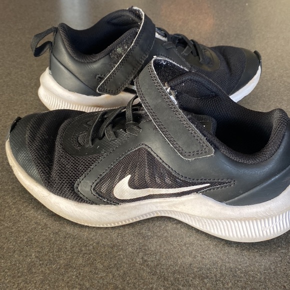 Nike 2y black - used for gym class but outgrew them - Picture 7 of 8